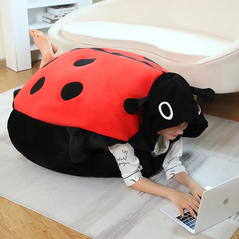 Venda quente interessante wearable joaninha escudo engraçado festa cosplay boneca recheado macio pelúcia dormir travesseiro cama almofada jogo presente