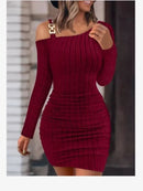 Vestido bodycon manga comprida fora do ombro feminino, mini vestido casual, decoração em cadeia, vestidos sexy, com nervuras, monocromático, moda, outono, 2024